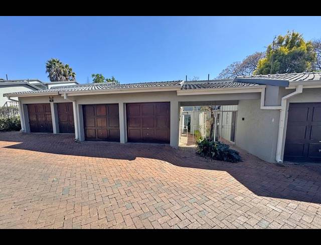 2 BEDROOM TOWNHOUSE FOR SALE IN SANDOWN